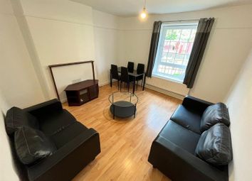 Thumbnail Flat to rent in Stockwell Gardens, London