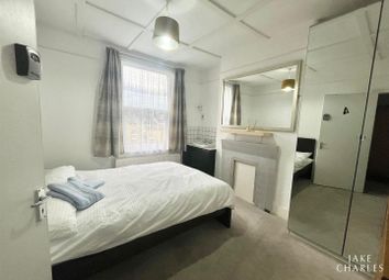 Thumbnail Room to rent in Cranbrook Park, London