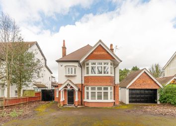 Thumbnail 6 bedroom detached house to rent in Hall Road, Wallington