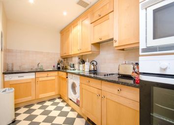 Thumbnail 1 bed flat to rent in Rosebery Avenue, Finsbury, London