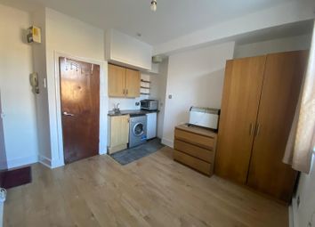 Thumbnail Room to rent in Dunlace Road, London