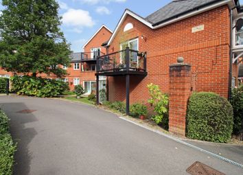 Thumbnail Flat to rent in Victoria Road, Bishops Waltham, Southampton