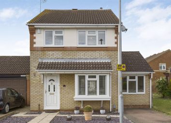 Thumbnail 3 bed detached house for sale in Cassandra Gate, Cheshunt, Waltham Cross
