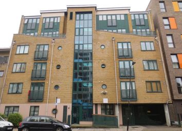 2 Bedrooms Flat to rent in Stainsby Road, London E14