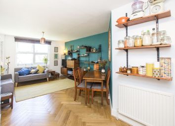 2 Bedrooms Flat for sale in Whitney Road, London E10