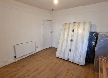 Thumbnail Room to rent in Old Bedford Road, Luton