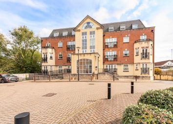 Thumbnail Flat to rent in Post Office Lane, Beaconsfield