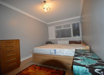 2 Bedrooms Flat to rent in St Peters Court, Wickham Road SE4