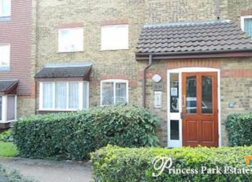 2 Bedrooms Flat to rent in Greenway Close, London N11