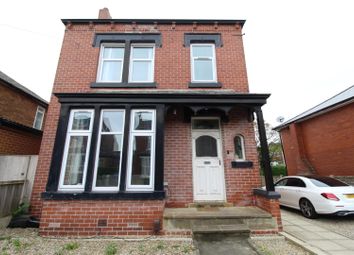 Thumbnail Flat to rent in Gledhow Wood Avenue, Leeds