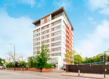 2 Bedrooms Flat for sale in Romford Road, London E7