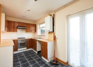 3 Bedrooms  to rent in Winton Close, London N9