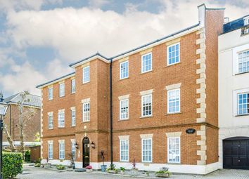 Thumbnail Flat for sale in Queens Reach, East Molesey