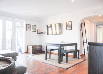 3 Bedrooms Flat to rent in Rubens Place, Clapham, London SW4