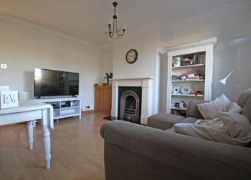 2 Bedrooms Maisonette to rent in Station Close, Finchley Central N3