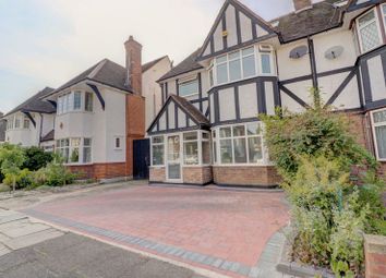 4 Bedrooms Semi-detached house for sale in Willow Way, London N3