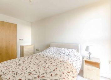 Thumbnail 1 bedroom flat to rent in Streamlight Tower, Canary Wharf, London