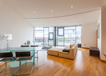 3 Bedrooms Flat for sale in Roach Road, Victoria Park, London E3