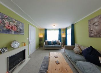 Thumbnail 2 bed mobile/park home for sale in Grosvenor Square, Kings Langley, Hertfordshire