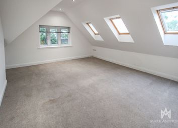 2 Bedrooms Flat for sale in Green Close, Brookmans Park, Hatfield AL9