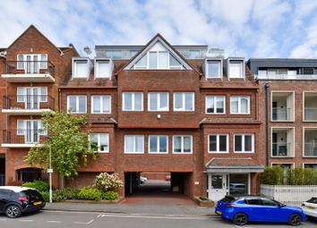 Thumbnail Flat to rent in Station Road, Gerrards Cross