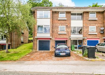 2 Bedrooms Maisonette to rent in Starlings Drive, Tilehurst, Reading RG31