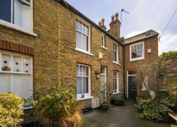 2 Bedrooms Cottage to rent in Camberwell Grove, Camberwell, London SE5