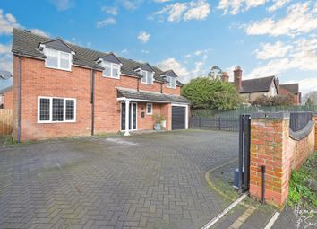 Thumbnail Detached house for sale in High Road, North Weald
