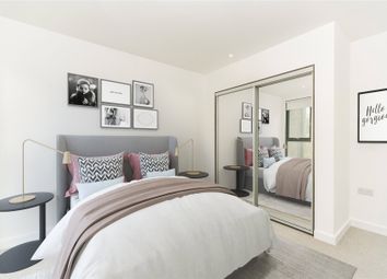2 Bedrooms Flat to rent in Larkwood Avenue, London SE10