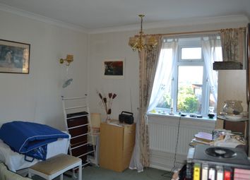 2 Bedrooms Flat for sale in Grove Park Road, Eltham SE9