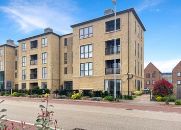 Thumbnail Flat to rent in Lawrence Weaver Road, Cambridge