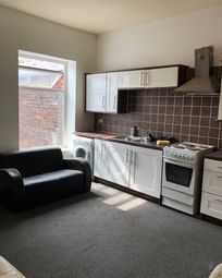 1 Bedrooms Flat to rent in Lees Road, Oldham OL4