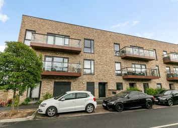 Thumbnail 2 bed flat for sale in Ferndale Crescent, Carshalton, Surrey