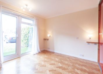 2 Bedrooms Flat to rent in Thames Village, Chiswick W4
