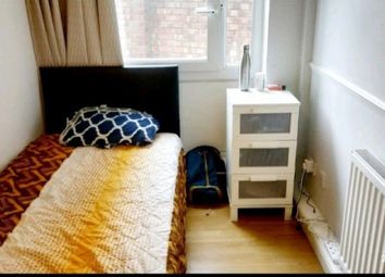 Thumbnail Room to rent in Whitton Walk, London