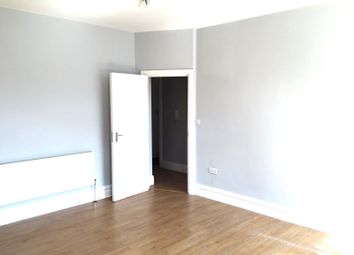 Thumbnail Flat to rent in Cranbrook Road, Ilford