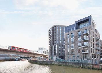 3 Bedrooms Flat to rent in L&Q @ Faircharm Dock, Creek Road SE10