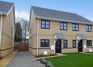 3 Bedrooms Semi-detached house for sale in Giles Crescent, Stevenage, Hertfordshire SG1