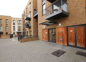 1 Bedrooms Flat to rent in Baroque Gardens, Mary Rose Square, Surrey Quays SE16