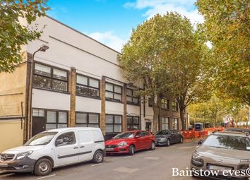 3 Bedrooms Flat to rent in Cann Hall Road, London E11