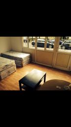2 Bedrooms Flat to rent in Wikfield Road, London N22
