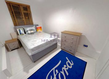 Doubel Room Is Available In A 3 Bedroom House In Hackney Next To Brick Line, E2