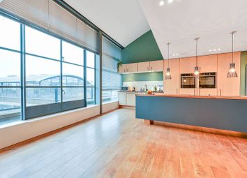 Thumbnail Flat to rent in Evershed Walk, Chiswick, London