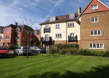 2 Bedrooms Flat to rent in Copthorne Common Road, Copthorne, Crawley RH10