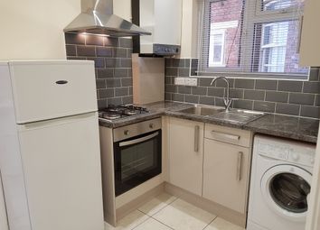 Thumbnail Flat to rent in Lincoln House, Asteys Row, Islington