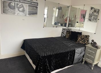 Thumbnail 1 bed flat to rent in Austhorpe Road, Leeds