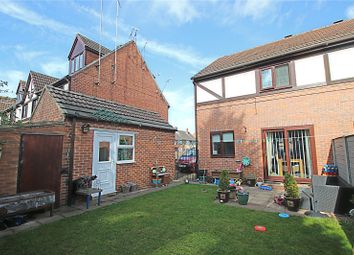 3 Bedrooms Semi-detached house for sale in Tudor Court, South Elmsall, Pontefract, West Yorkshire WF9