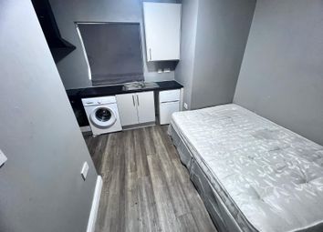 Thumbnail Flat to rent in Laud Close, Reading, Berkshire