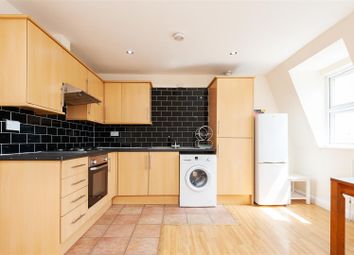 Thumbnail Flat to rent in Bethnal Green Road, London