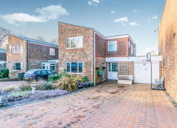Thumbnail 4 Bedroom Detached House For Sale In Hindhead Close Crawley Thumbnail 4 Bedroom Detached House For Sale In Hindhead Close Crawley